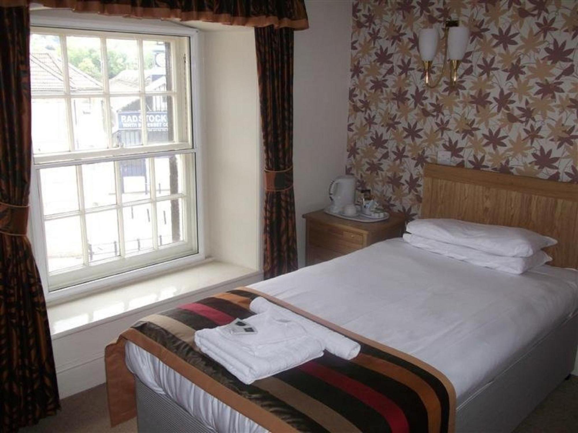 Radstock Hotel Near Bath Buitenkant foto