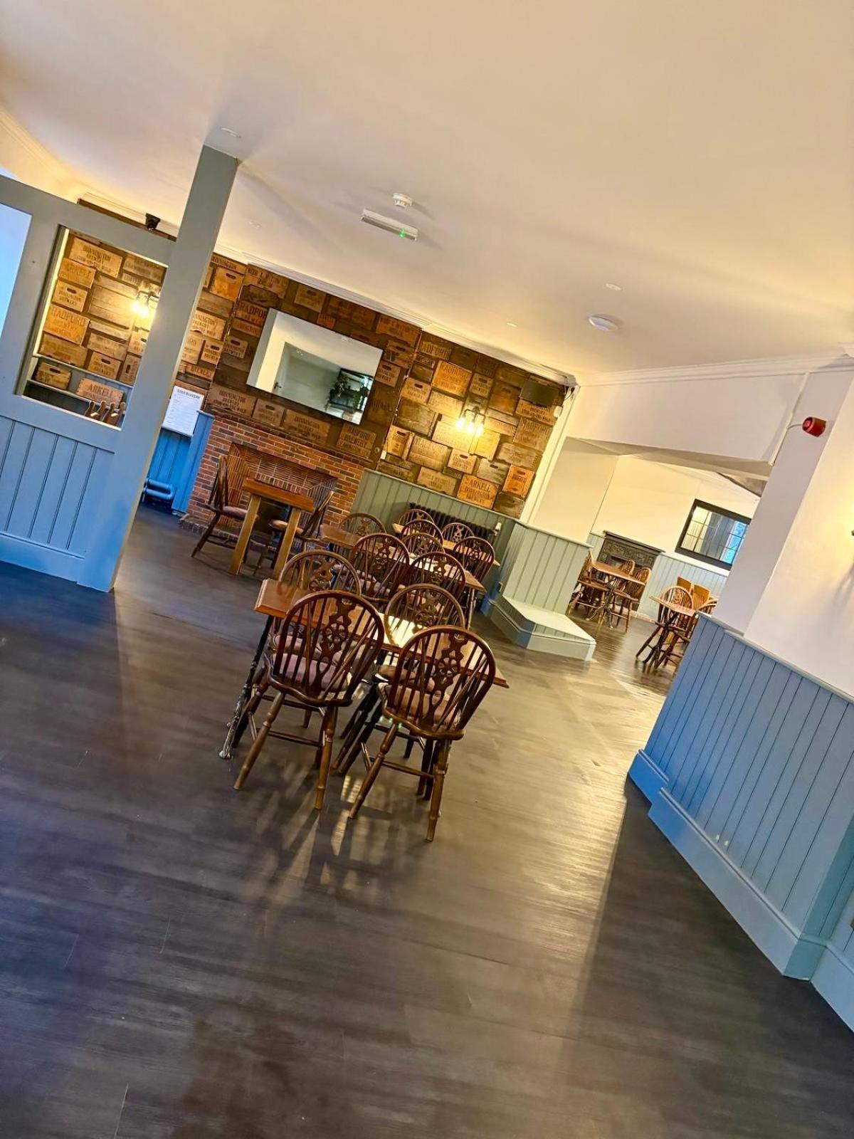 Radstock Hotel Near Bath Buitenkant foto